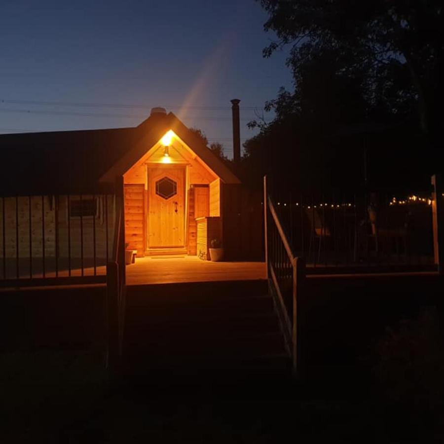 The Hive - Unique Log Cabin With Wood Burning Stove Ludchurch Zewnętrze zdjęcie