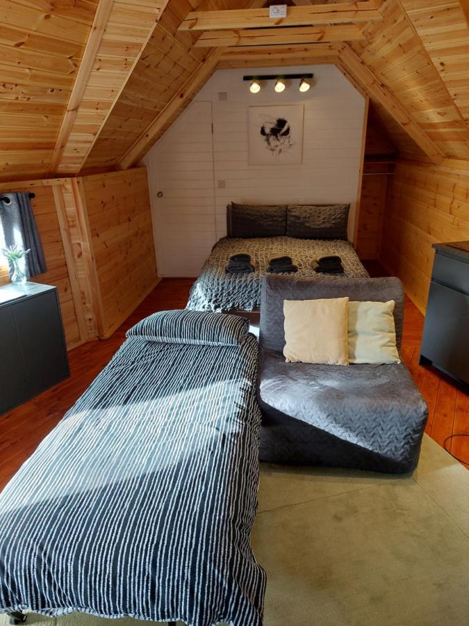 The Hive - Unique Log Cabin With Wood Burning Stove Ludchurch Zewnętrze zdjęcie