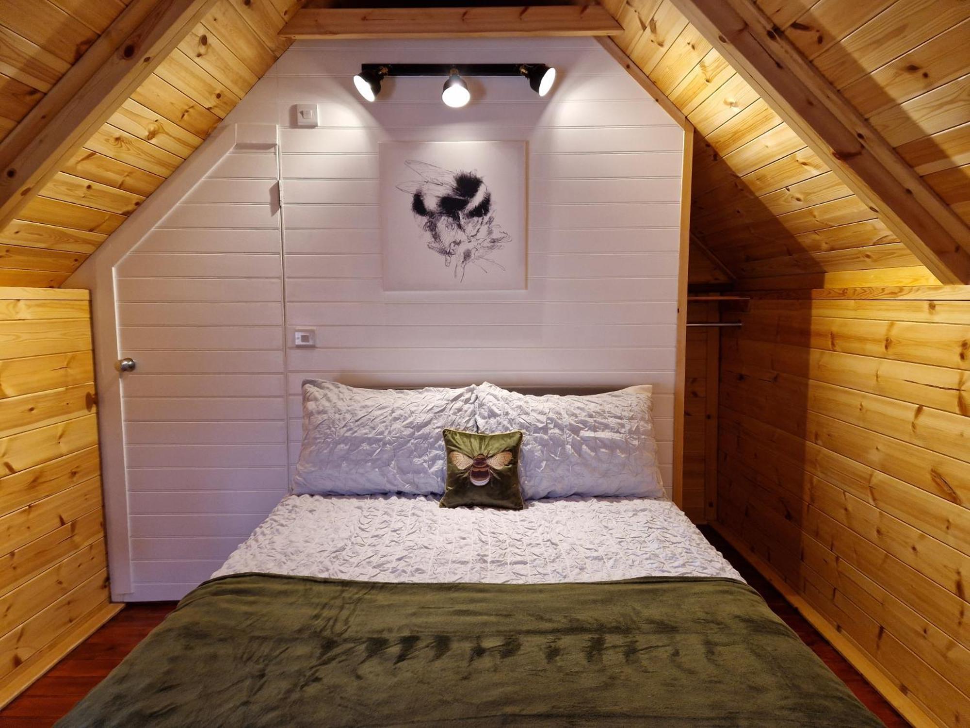 The Hive - Unique Log Cabin With Wood Burning Stove Ludchurch Zewnętrze zdjęcie