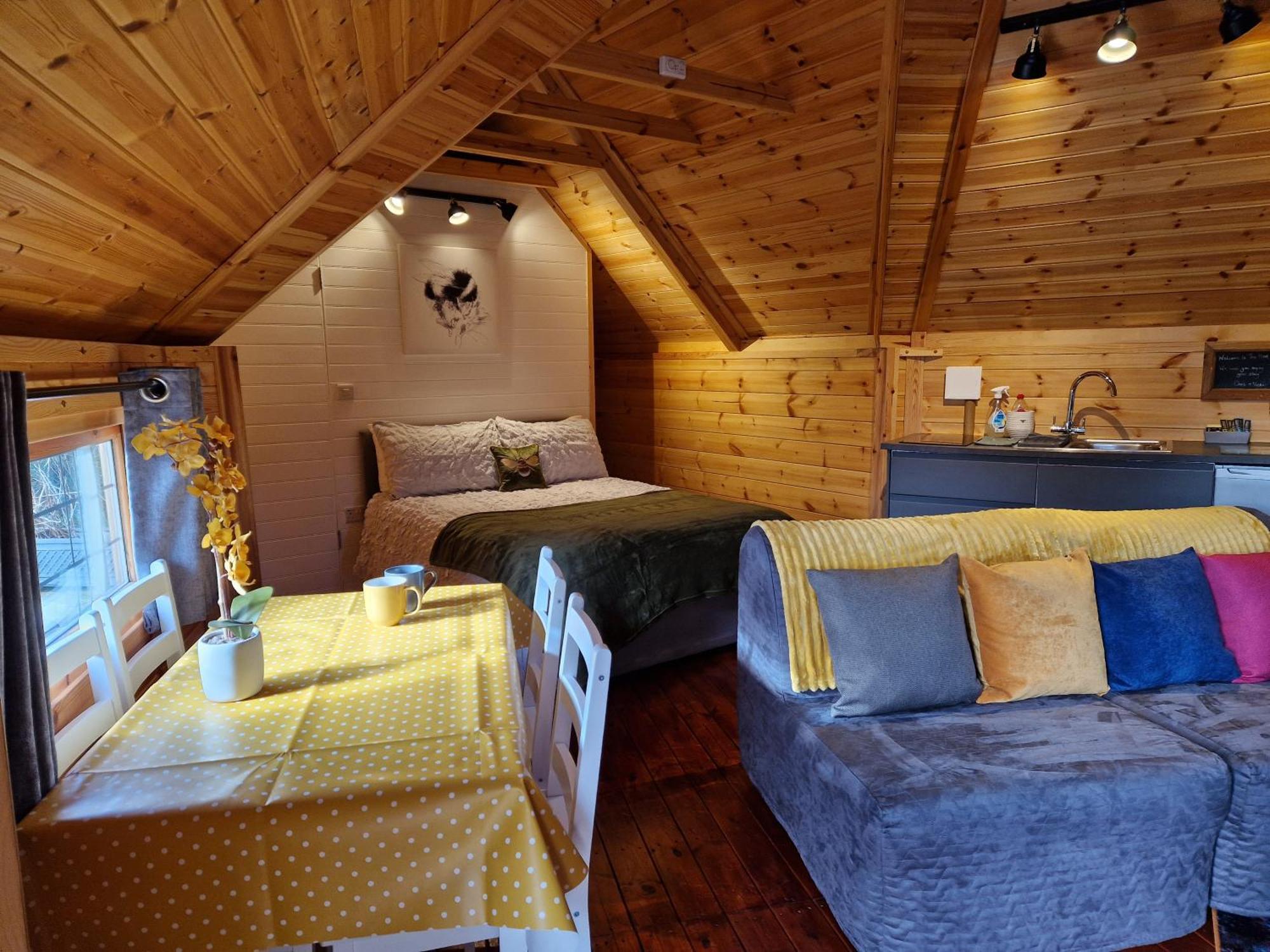 The Hive - Unique Log Cabin With Wood Burning Stove Ludchurch Zewnętrze zdjęcie