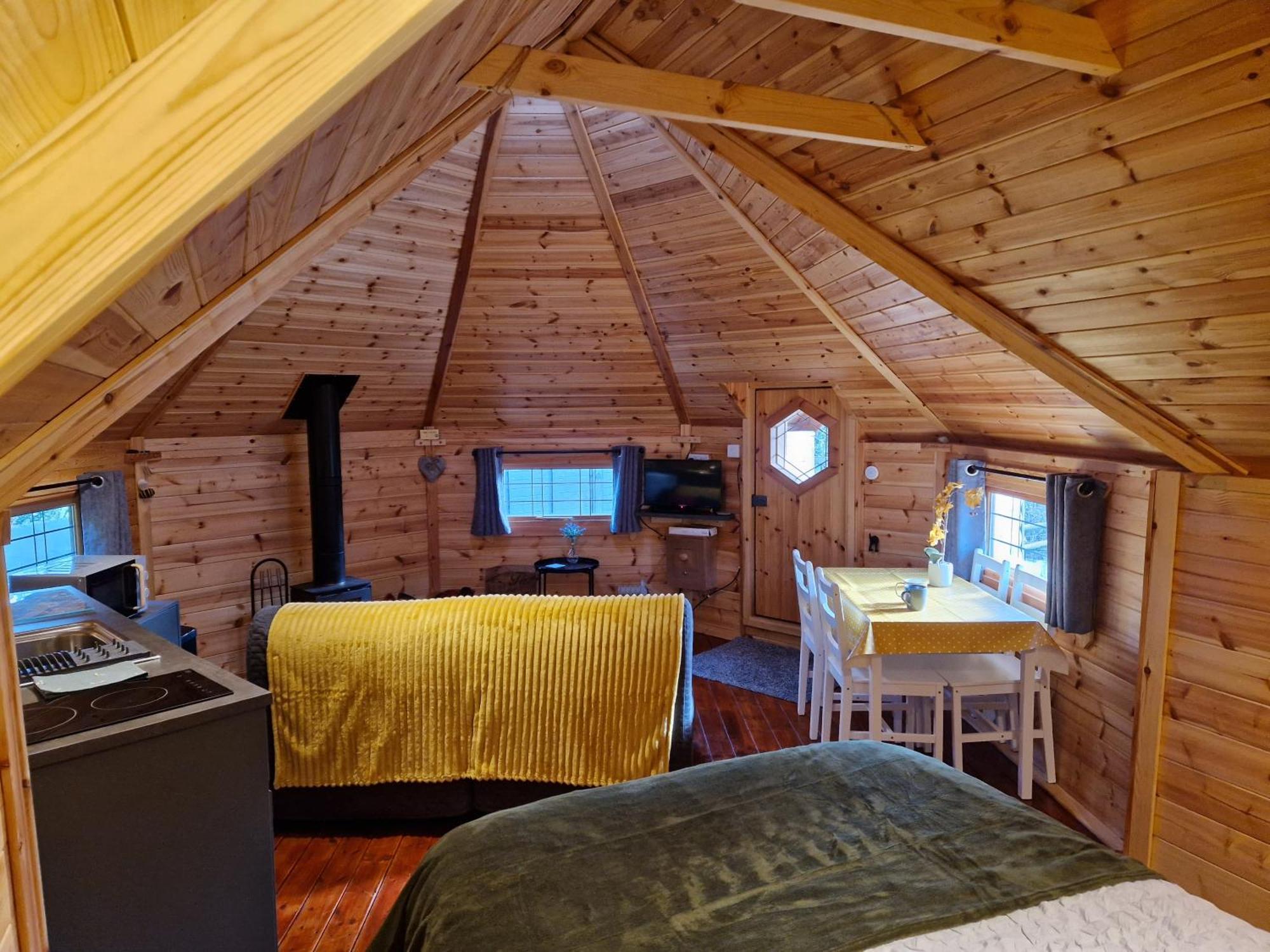 The Hive - Unique Log Cabin With Wood Burning Stove Ludchurch Zewnętrze zdjęcie